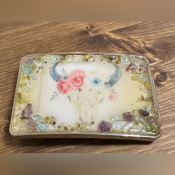 Western style belt buckle. Skull with horns and flowers. - Picture 2 of 7